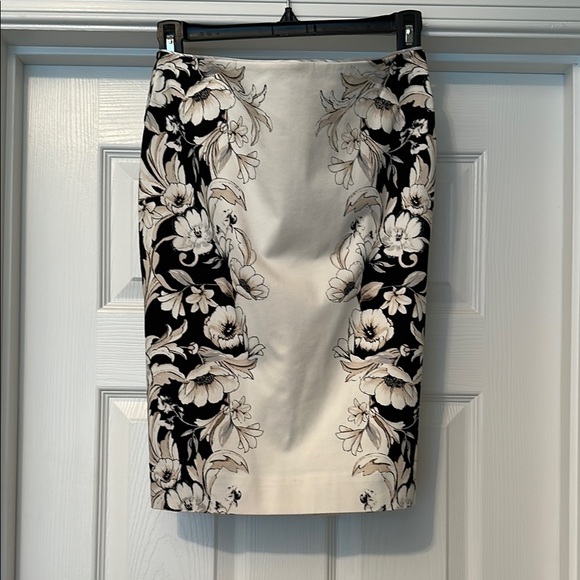 White House Black Market Dresses & Skirts - White House Black Market Black and White Knee-Length Pencil Skirt